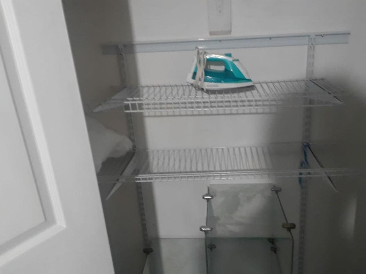Snug Minimalist Full Bed With 50 Inch Smart Tv, Netflix, Airplay, Mini-Fridge, And 500 Mbps Wifi Near Fiu, Dolphin Mall, Airport Miami Kültér fotó